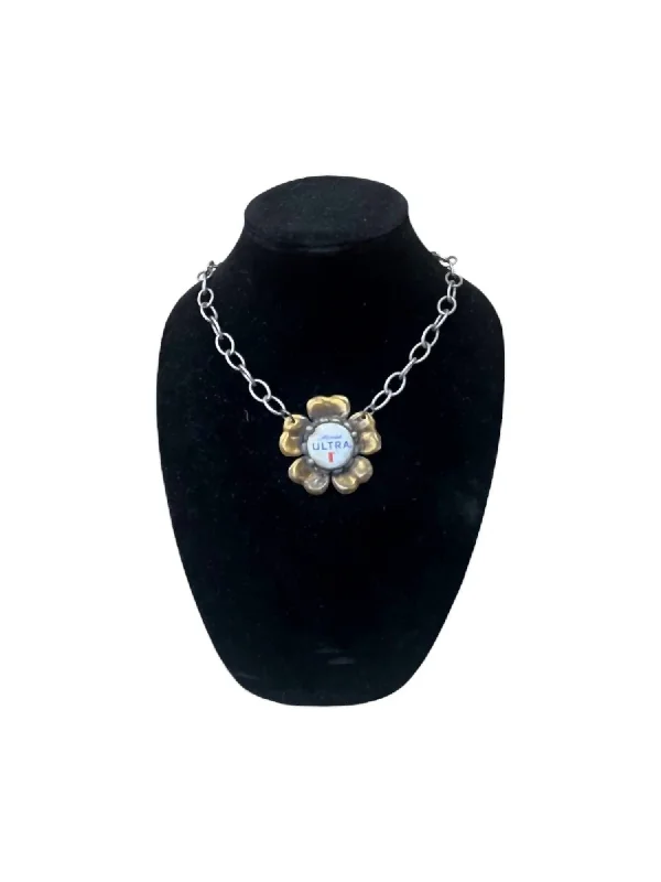 Women's Ultra Stone Flower Necklace In White